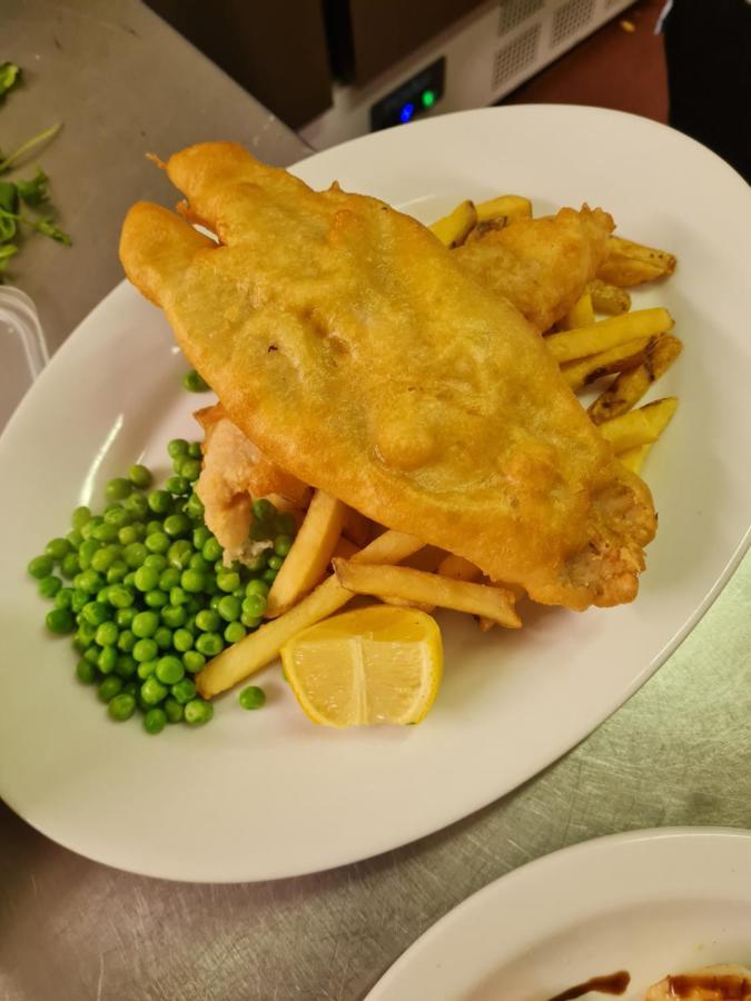 Inverbervie The Crown Hotel מראה חיצוני תמונה