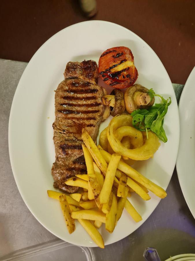Inverbervie The Crown Hotel מראה חיצוני תמונה